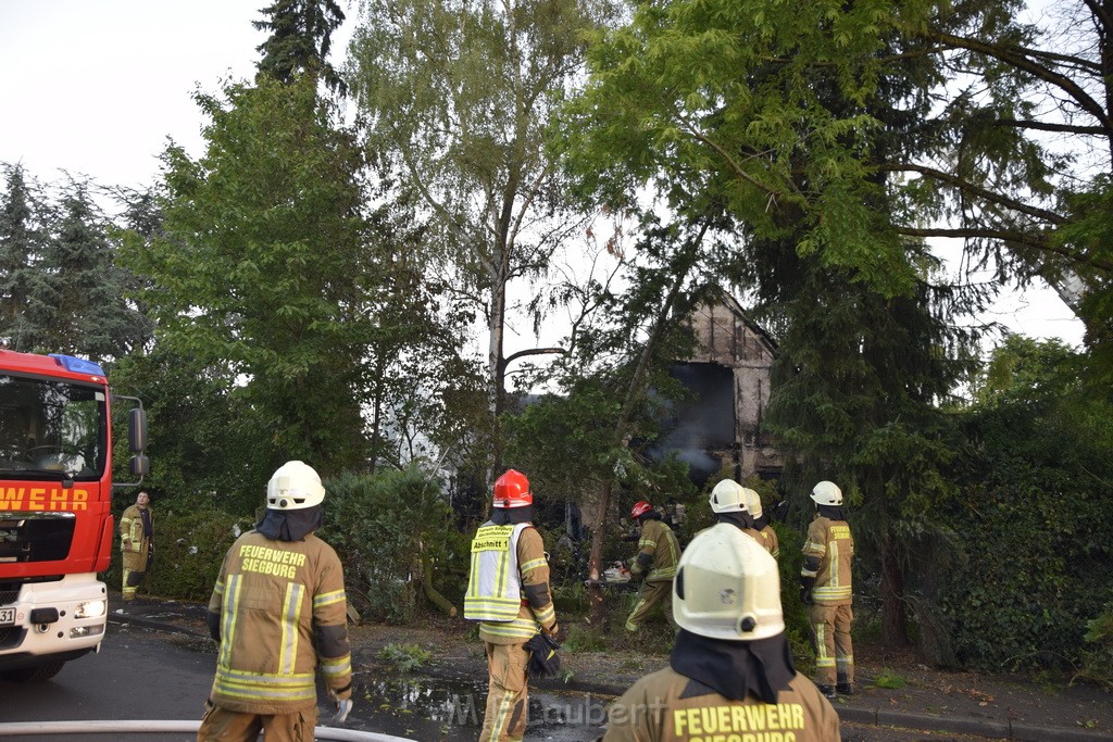 Grossfeuer Einfamilienhaus Siegburg Muehlengrabenstr P0849.JPG - Miklos Laubert